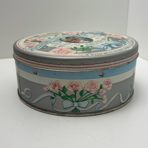 Vintage Prince Charles and Diana Royal Wedding Callard & Bowser collectible tin - Picture 2 of 7